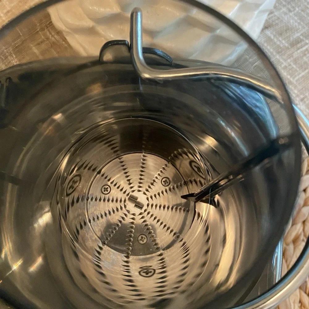 AZEUS centrifugal juicer